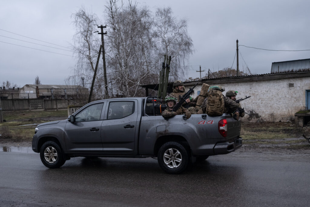 «Benzinpreise sind furchtbar»: Ukrainische Soldaten pfeifen wegen Energiekrise aus dem letzten Loch