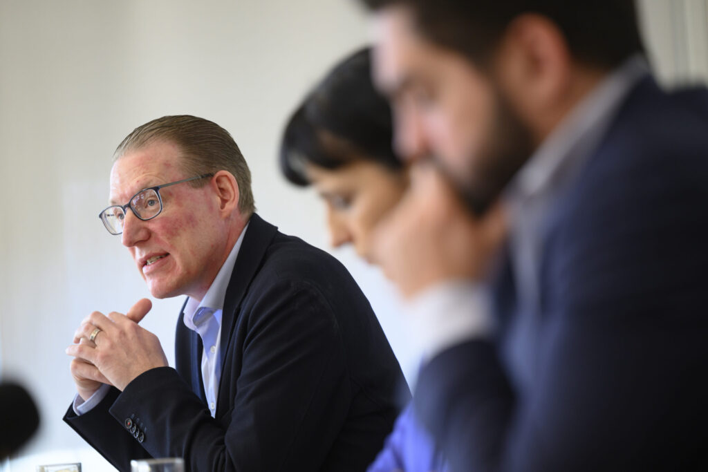 Fake News zur «10-Millionen-Initiative»: Gewerkschafts-Verbands-Präsident Adrian Wüthrich sieht die AHV in Gefahr – das Gegenteil ist richtig